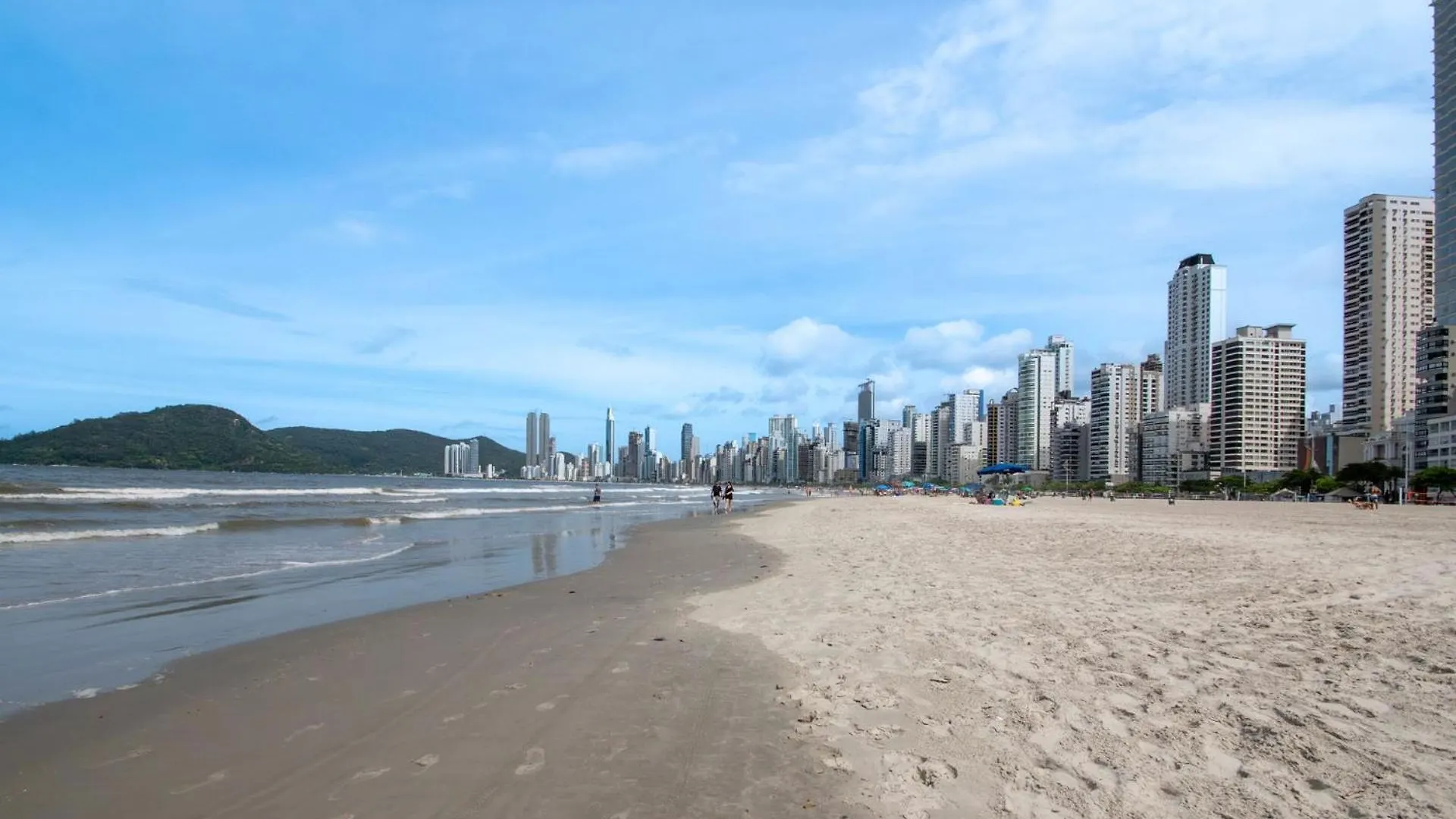 Apto No Centro De Balneario Camboriu Qz1935 0*,  Brazil